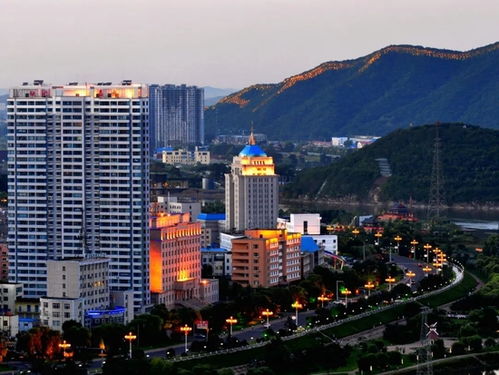 吉林市新八景 松江灯火丨松花江畔灯光璀璨迷人 扮靓夜空